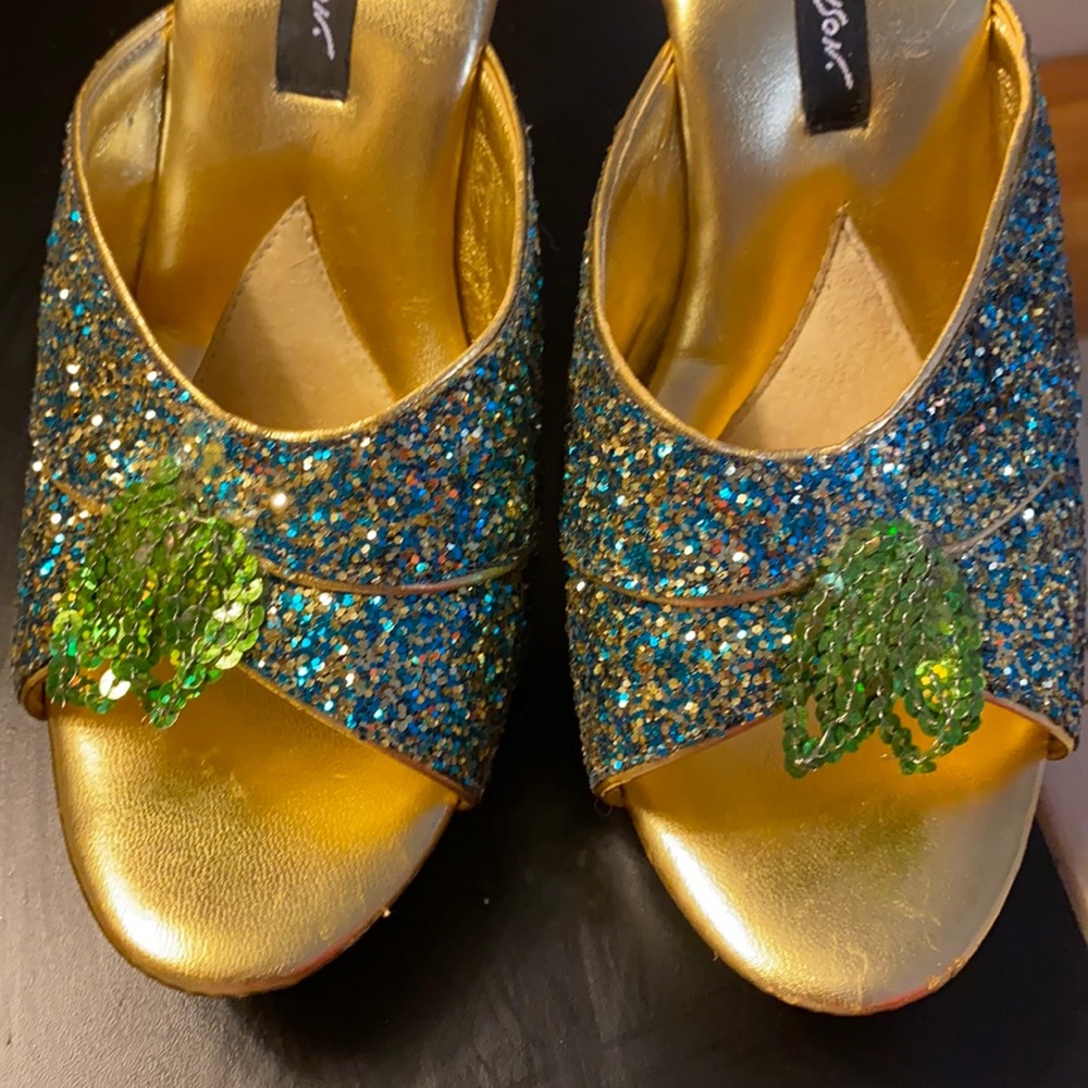 Stunning poly glitter slides